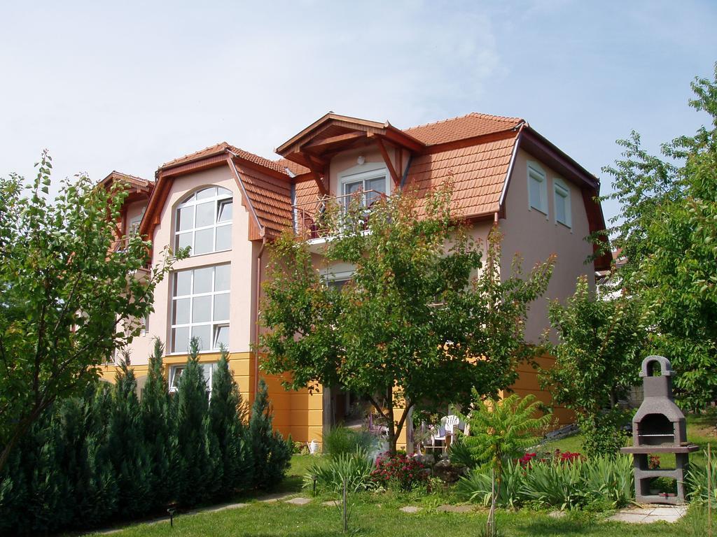 Katalin Apartmanhaz 잘라카로쉬 외부 사진