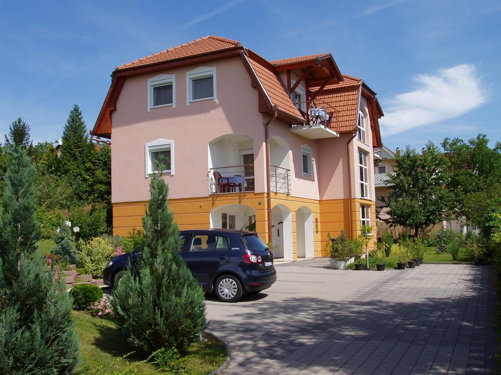Katalin Apartmanhaz 잘라카로쉬 외부 사진