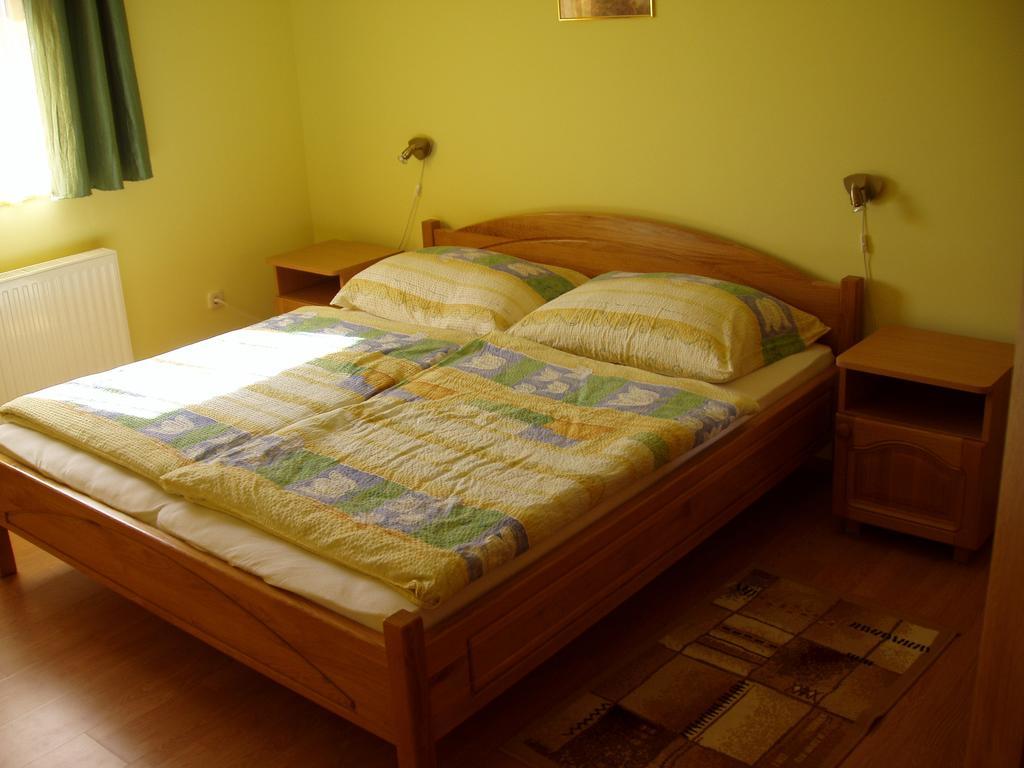 Katalin Apartmanhaz 잘라카로쉬 외부 사진