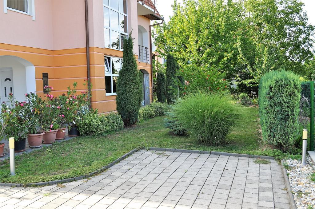 Katalin Apartmanhaz 잘라카로쉬 외부 사진