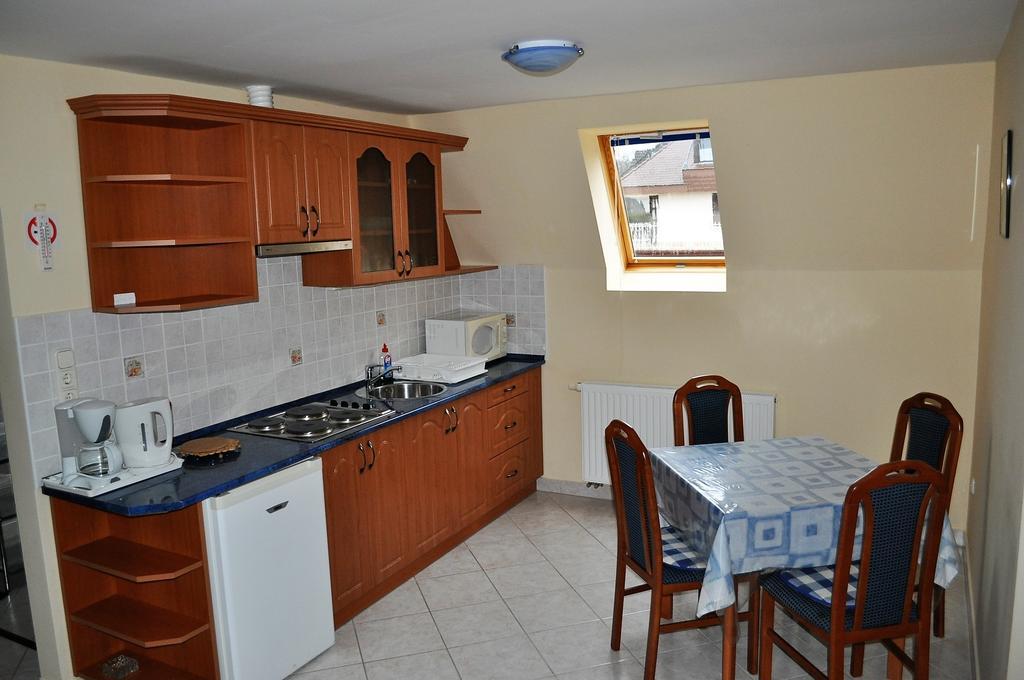 Katalin Apartmanhaz 잘라카로쉬 외부 사진