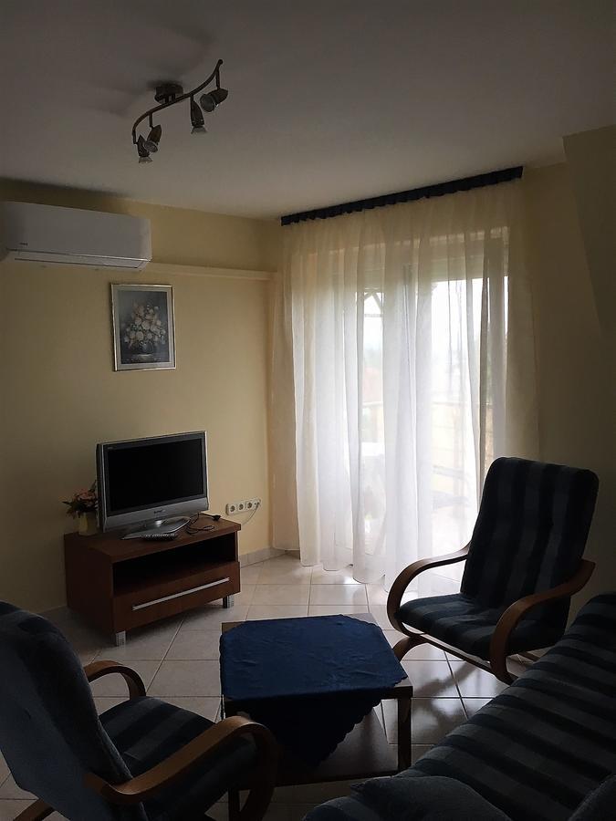 Katalin Apartmanhaz 잘라카로쉬 외부 사진