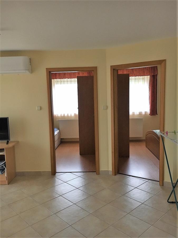 Katalin Apartmanhaz 잘라카로쉬 외부 사진
