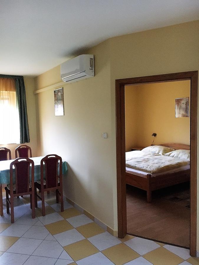 Katalin Apartmanhaz 잘라카로쉬 외부 사진