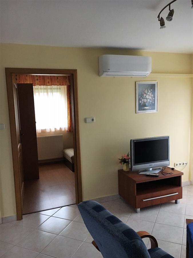 Katalin Apartmanhaz 잘라카로쉬 외부 사진
