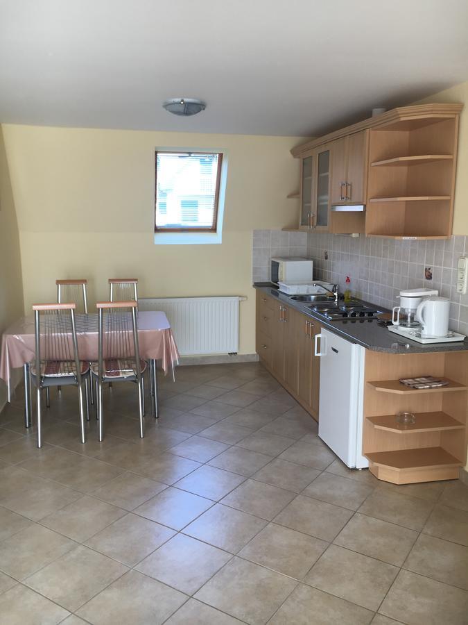 Katalin Apartmanhaz 잘라카로쉬 외부 사진