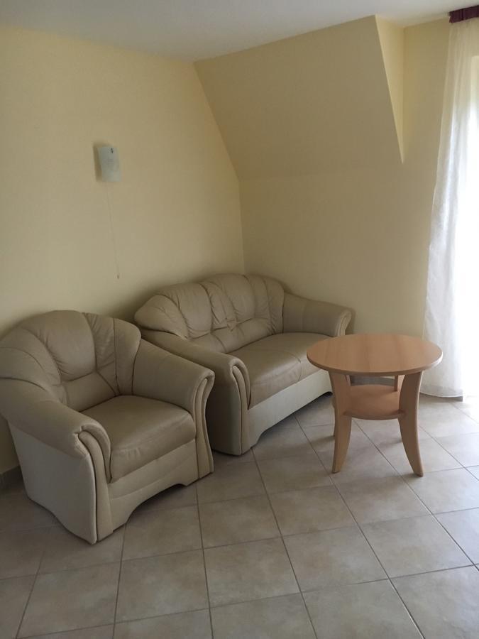 Katalin Apartmanhaz 잘라카로쉬 외부 사진