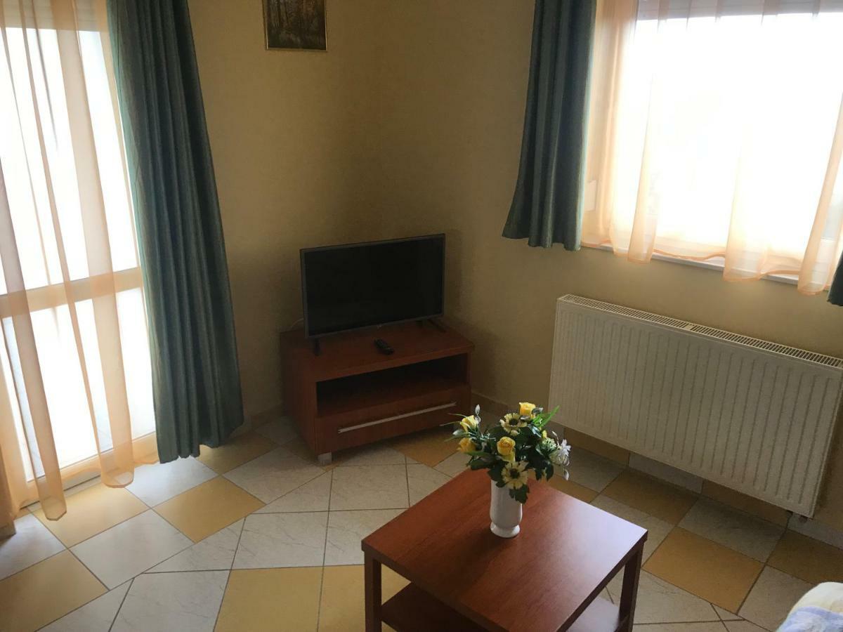 Katalin Apartmanhaz 잘라카로쉬 외부 사진